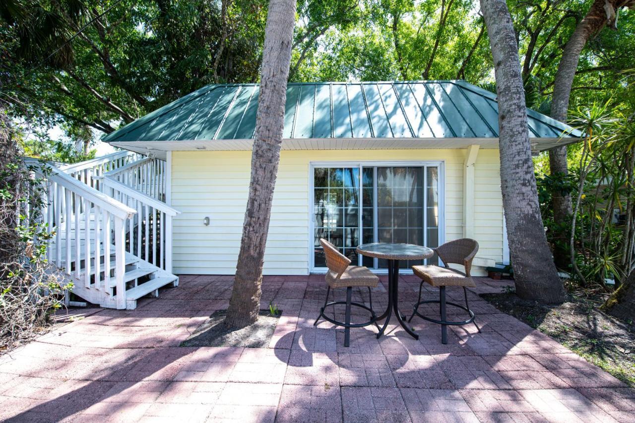 Pirates Pointe Resort Ruskin Exterior photo