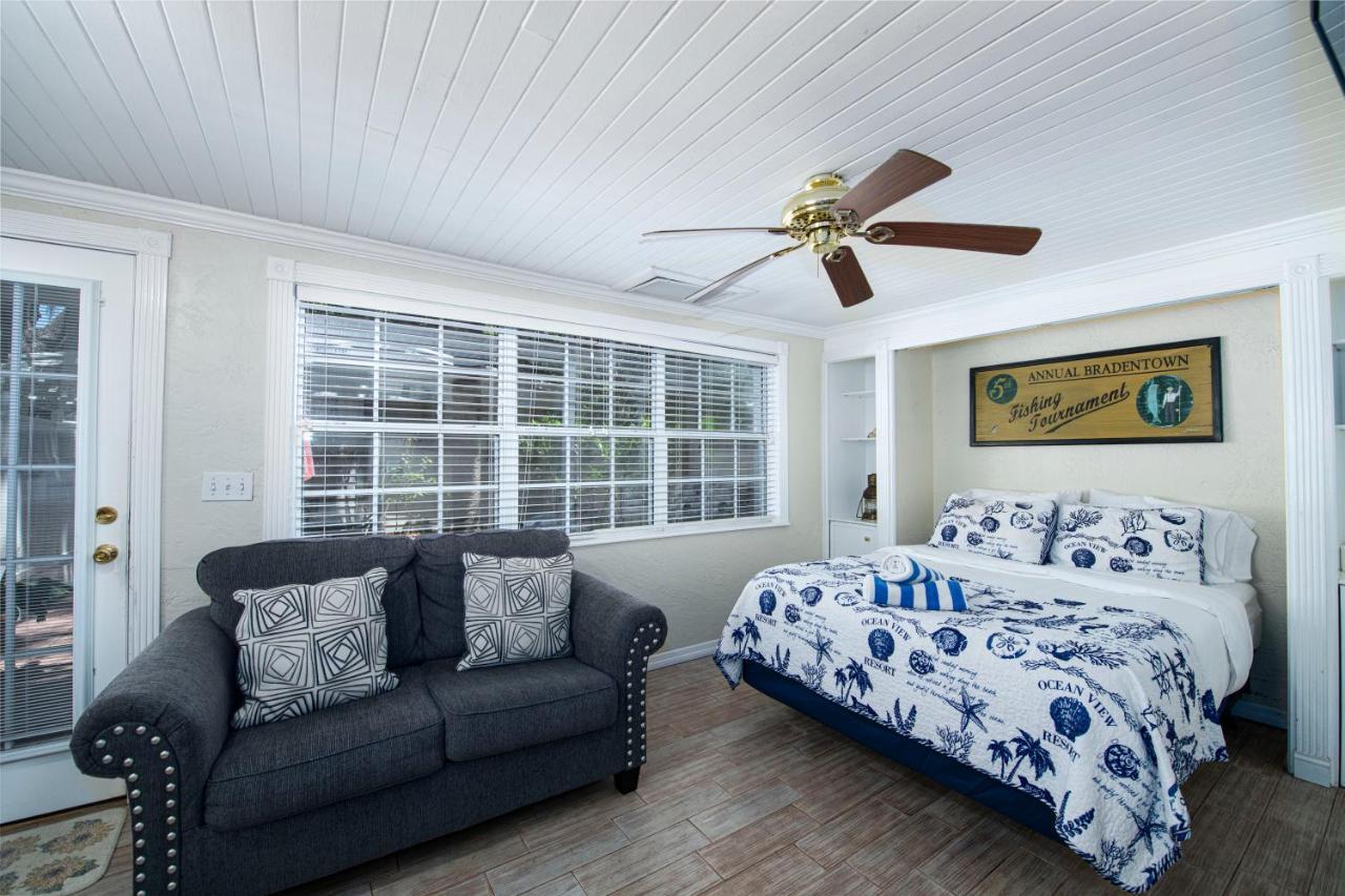 Pirates Pointe Resort Ruskin Exterior photo